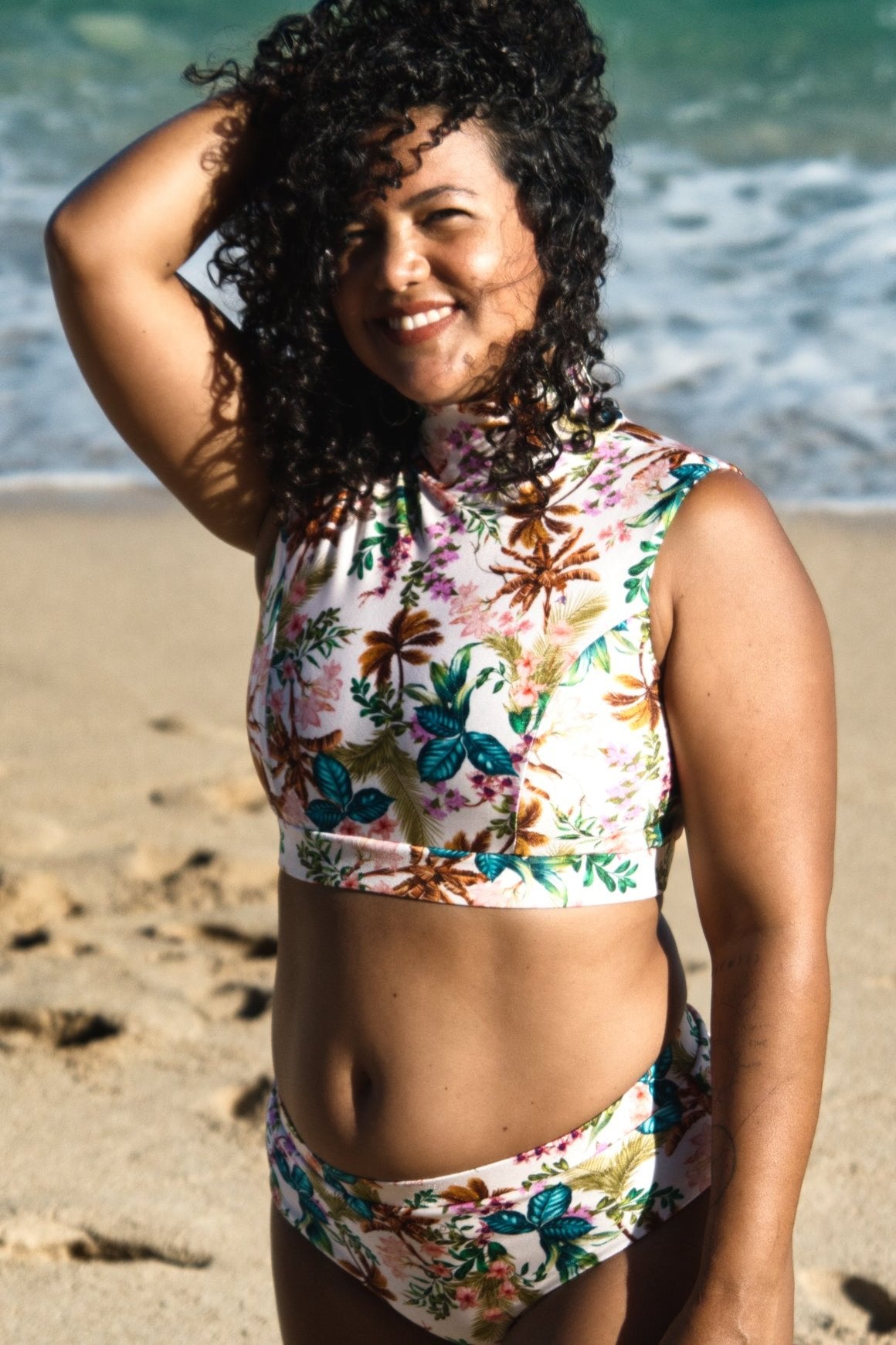 SURFING QUEEN SWIM TOP in Tropical