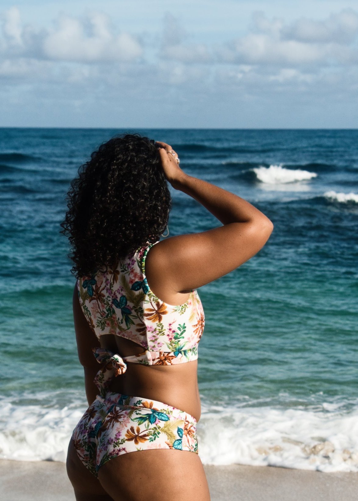 SURFING QUEEN SWIM TOP in Tropical